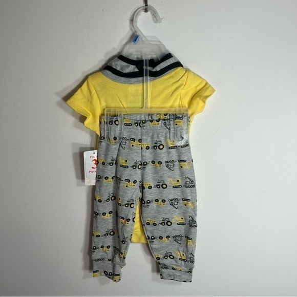 Construction Baby Outfit NWT 6-9 mos Dump Truck Can You Dig Yellow Gray Bib - Picture 4 of 4